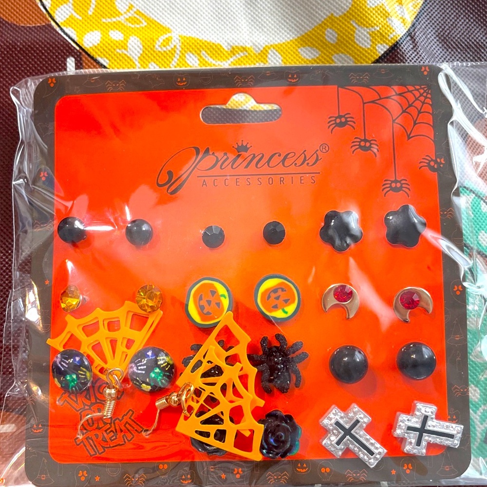 Halloween earrings 🎃